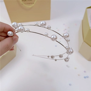 Elegante cerchietto a doppio strato in argento con perle bianche per uno stile da principessa