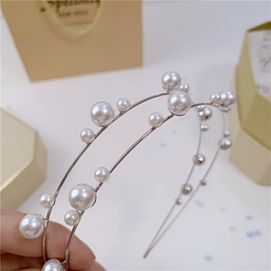 Elegante cerchietto a doppio strato in metallo argento con perle bianche per donne