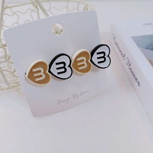 Pince à cheveux coeur de style coréen avec motif lettre B sur carte de support