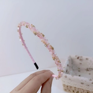 Serre-tête rose fait main avec cristaux brillants et accents dorés élégants