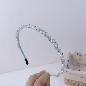 Serre-tête bleu clair fait main avec cristaux étincelants et accents dorés élégants