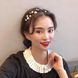 Detailed close-up of a three-layer pearl headband worn on hair for an elegant look