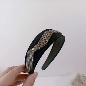 Luxury black velvet headband with sparkling wavy rhinestones in vintage elegant style