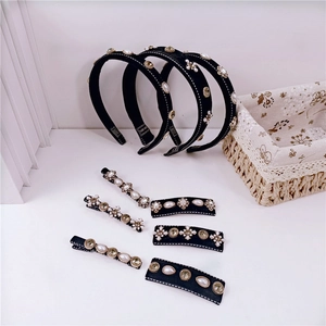 Vintage Baroque Black Velvet Headband Faux Artificial Pearl Rhinestone Hair Clip Elegant Handmade Hair Accessories For Women Wedding Party