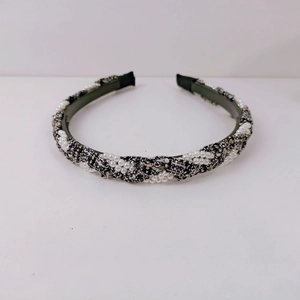 Detail of tweed headband with pearl wrap and non-slip inner teeth for women