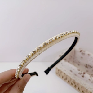 Elegant white tweed headband with pearls and rhinestones decoration for women