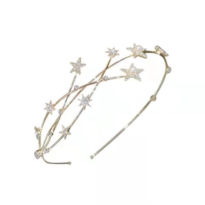 Golden star-shaped headband with pearls and rhinestones in a multilayered vintage style