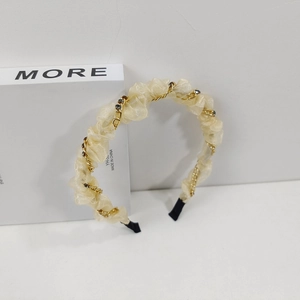 Französischer Organza-Haarreif in Beige mit Goldkette und dunklen Kristallsteinen