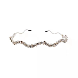 Elegant wavy headband for women featuring pearls, crystals, and gold beads on a metal frame