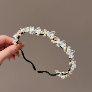 Serre-tête élégant style coréen avec perles blanches et perles de cristal sur monture noire