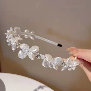 Cerchietto elegante con fiori di perle e cristalli, accessorio capelli raffinato donna