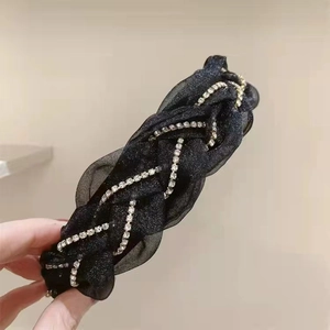 Elegante cerchietto in pizzo nero con glitter e catene di strass brillanti