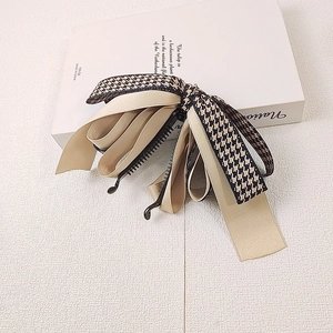 Pince à cheveux banane élégante avec nœud à motif pied-de-poule et ruban beige