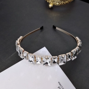 Cerchietto barocco di lusso con cristalli scintillanti su montatura in metallo oro