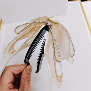 Elegante fermaglio per capelli a banana con fiocco in organza champagne e cristalli
