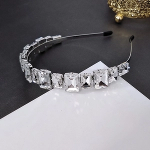 Cerchietto barocco argento con grandi cristalli rettangolari per feste e occasioni speciali