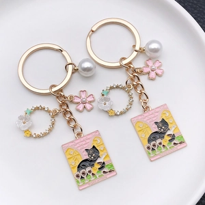 Porte-clés chat tarot rose avec fleurs, perles et pendentifs émaillés Four of Cups