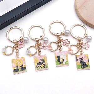 Lot de quatre porte-clés tarot chat mignon, placage doré et breloques colorées