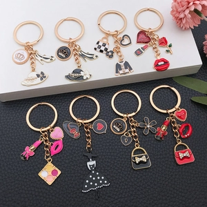 Porte-clés de mode en émail avec pendentifs couronne rouge à lèvres et talons