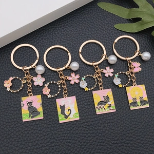 Lot de quatre porte-clés chat tarot mignons avec émail rose et finition dorée