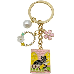 Porte-clés chat tarot avec couronne de fleurs de cerisier rose et pendentif perle