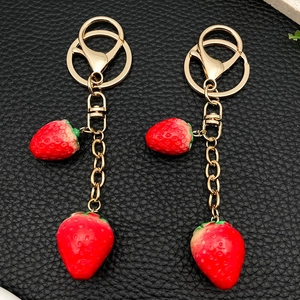 Simulation Strawberry Keychain Resin Zinc Alloy Fruit Pendant Creative Gold Key Ring Gift Bag Ornament For Women Kids