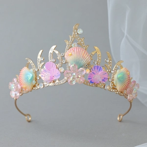 Eleganter Gold-Ozean-Krone mit Seesternen Muscheln rosa Blumen und funkelnden Steinen