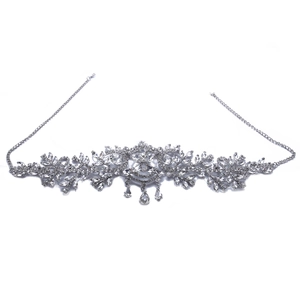 Bijou de front mariage argenté avec strass scintillants et pendentifs gouttes d'eau