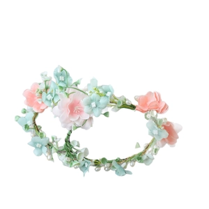 Couronne de fleurs bohème avec fleurs roses et perles pour coiffure de mariage