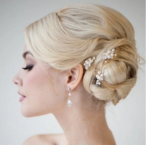 Elegant bridal hair pins and teardrop earrings set with pearls and rhinestones on silver base