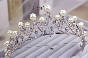 Macro detail showing 4.5cm height and 14cm width of the pearl bridal crown