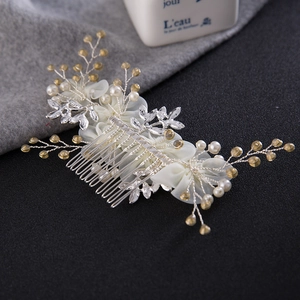 Peigne à cheveux de mariée avec fleurs en organza, perles blanches et perles d'ambre