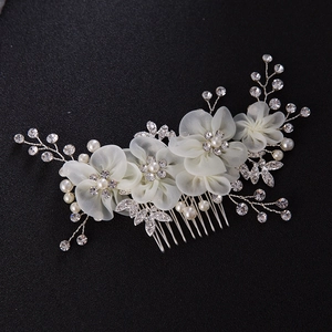 Peigne à cheveux de mariée avec fleurs en organza, perles blanches et strass brillants