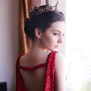 European vintage baroque black round crown with bronze crystals and pearls for women