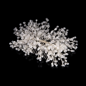 Exquisite bridal hair comb with silver alloy branches and transparent crystal beads