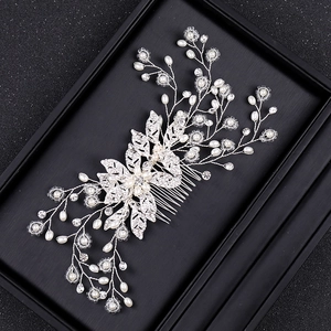 Elegant bridal silver hair comb with floral leaf motifs in alloy and pearls