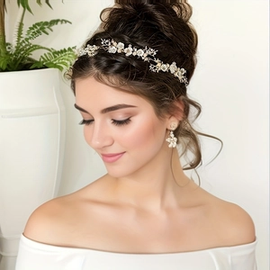 Coiffe de mariée exquise avec fleurs en coquillage et strass pour coiffure de mariage
