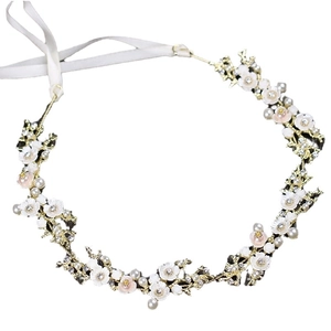 Serre-tête de mariée élégant avec fleurs en nacre, perles et cristaux dorés