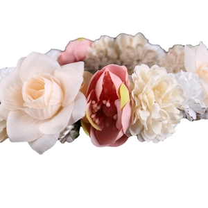 Blumenkranz Haarreif mit rosa Rosen und weißen Nelken für Bräute und Hochzeiten
