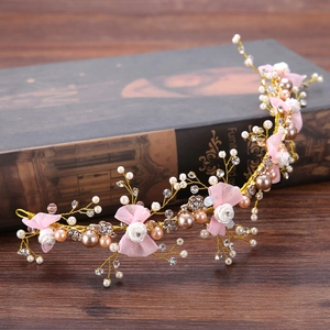 Fascia per capelli da sposa floreale con fiocco in rete rosa e rose bianche