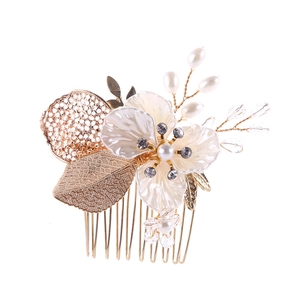 Elegant gold leaf bridal hair comb with resin flowers and pearls for wedding hairstyles