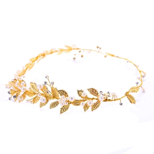 Serre-tête de mariée élégant avec feuilles dorées, perles blanches et strass étincelants