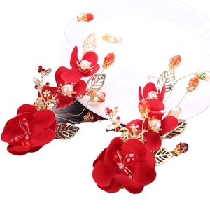 Exquisite bridal red floral hair clips with pearls and gold leaves for traditional weddings