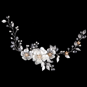 Vite per capelli da sposa fatta a mano con perle bianche, cristalli e foglie d'argento