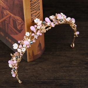 Tiare de mariée florale rose avec fil d'alliage doré et cristaux sur livre