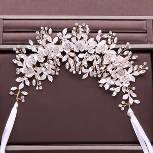 Braut-Haarschmuck in Champagnergold mit rosa Stoffblumen, Kristallen und weißen Seidenbändern