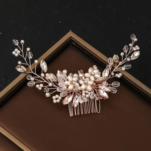 Elegante pettine per capelli sposa con perle e cristalli, design floreale per matrimoni
