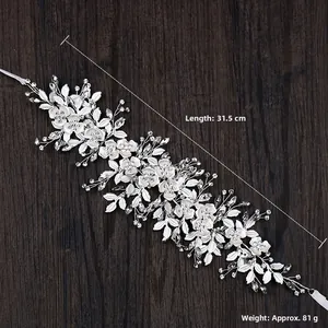 Detailansicht Braut-Haarband mit weißen Emaille-Blumen und silbernen Metall-Blättern