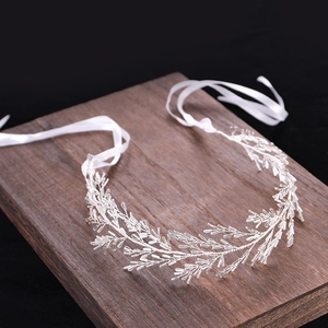 Bandeau de mariée fait main avec fil d'argent, perles de cristal et rubans de soie