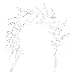 Bandeau de mariée en cristal argenté fait main avec vignes perlées et rubans de soie blancs